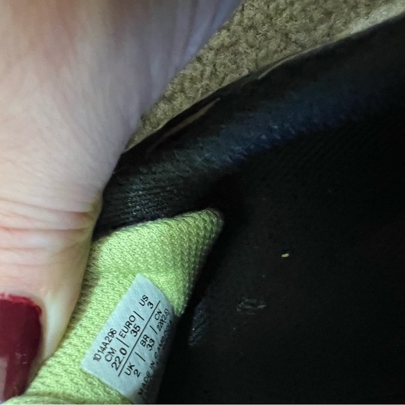 ASICS GT-1000 12 kid size 3 US - Picture 3 of 7